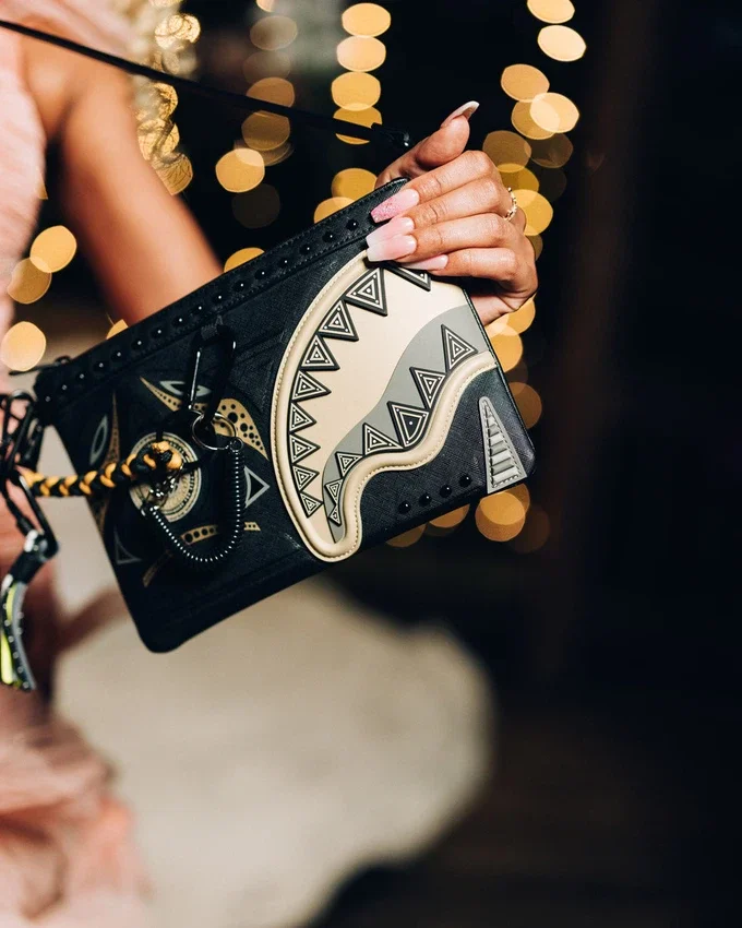 A.I. AFRICAN INTELLIGENCE SHARKS OF THE GOLD OCEAN CROSSOVER CLUTCH - COLABORARE CU SANDFLOWER