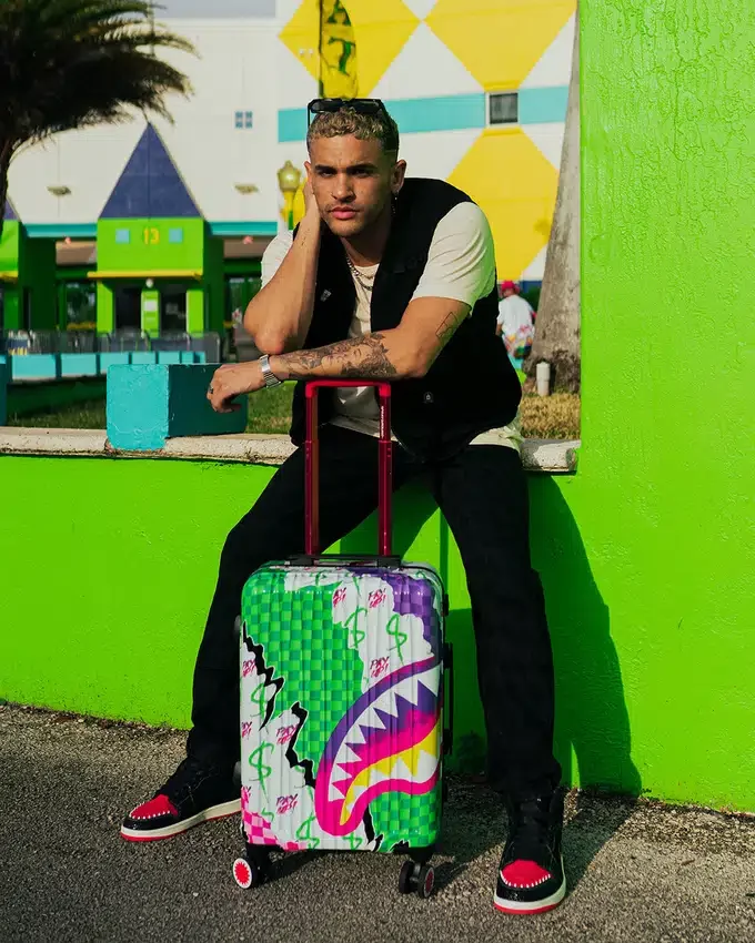 BAGAJ DE MÂNĂ CU CARCASĂ RIGIDĂ DREAMY TECHNICOLOR SHARKNAUTICS