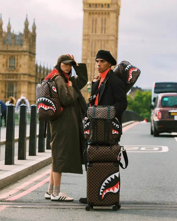 BAGAJ DE MÂNĂ THE PRIVATE JET SHARK CLUB