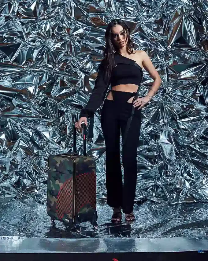 BAGAJUL DE MÂNĂ THE PARADOXX SHARK JETSETTER
