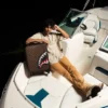 BUZUNAR EXTERIOR CU FERMOAR AURIU „SHARKS IN PARIS” – Bagaje de mână jetsetter