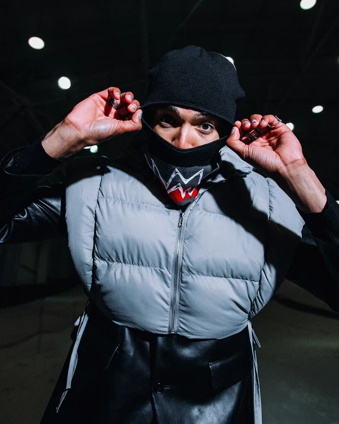 Cagula „SEWN SHUT”