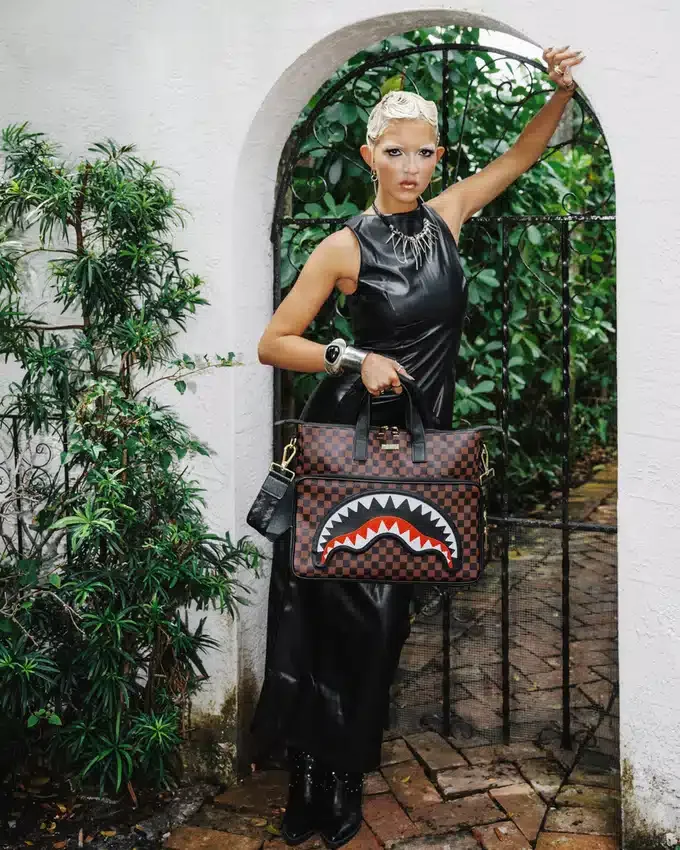GEANTĂ DE CĂLĂTORIE SAWTOOTH SHARKS IN PARIS