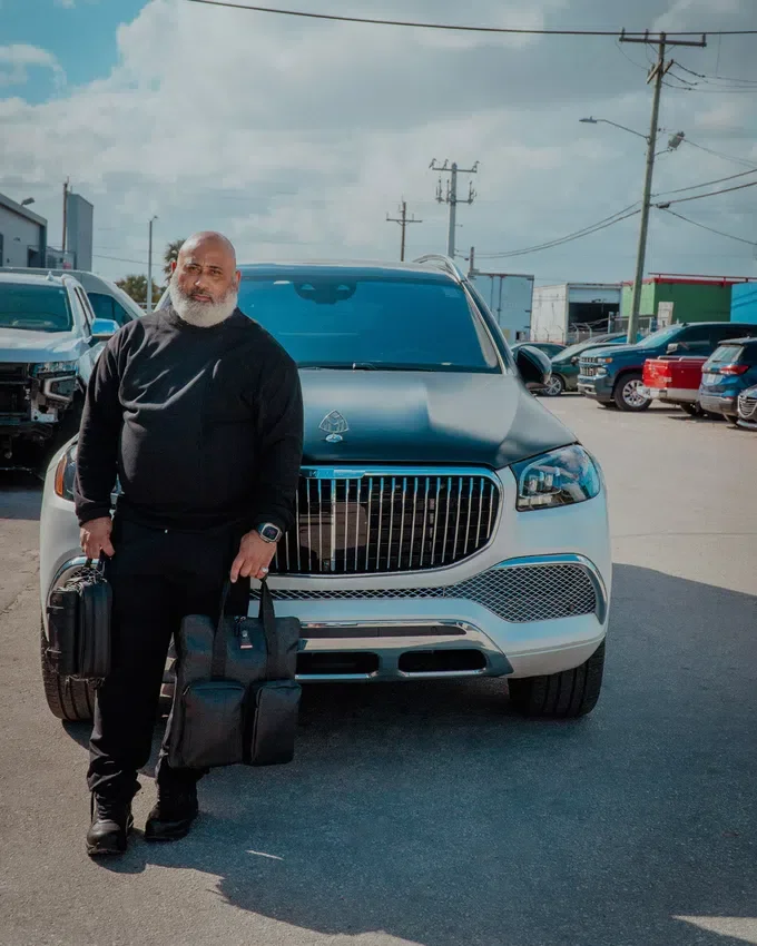 GEANTĂ DE GENȚI POȘTAȘE JAMES FIRST CLASS TYCOON TRAVELER CROSSOVER