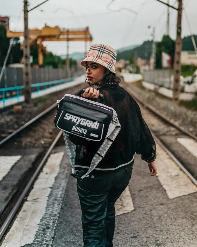 GENȚĂ DE UMĂR SWERVE CARGO Crossbody