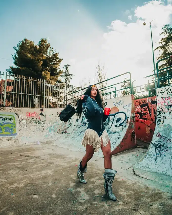 HENNY GENȚĂ DE COSMETICE NEGRĂ