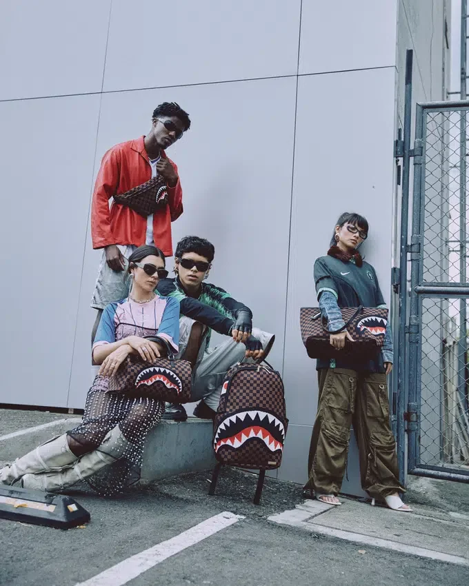 KYOTOKNIT SHARKS IN PARIS Savvy Genți Crossbody