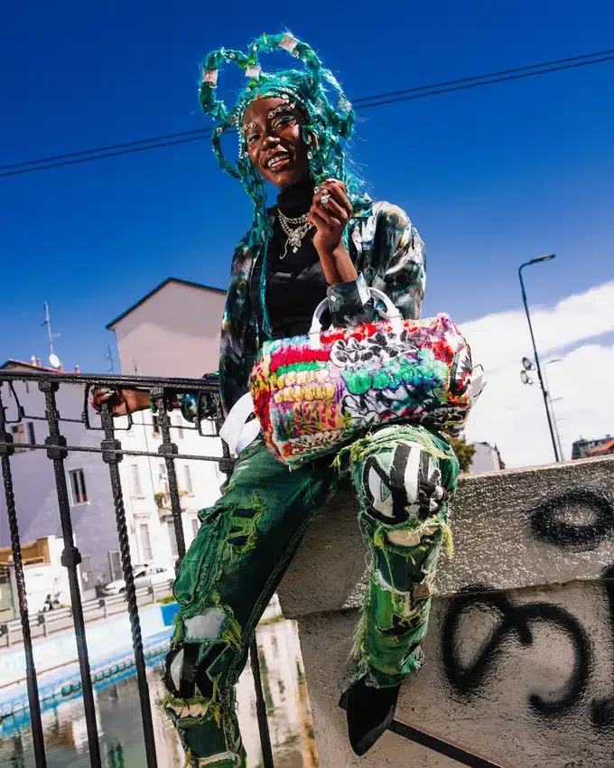 LE MONDE DES GRAFFITIS MINI GENTI DE VOIAJ
