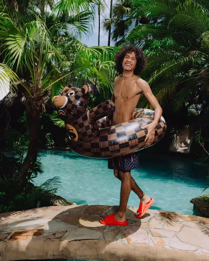 MONEYBEAR - PLUTITOR COLACE GONFLABIL PENTRU PETRECERI LA PISCINĂ
