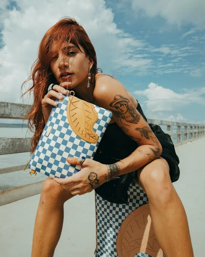 NOUA POȘETĂ CROSSOVER SHARK YACHT CLUB