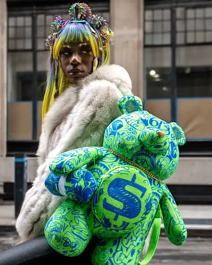 RUCSACUL MONEYBEAR STEALTH WEALTH