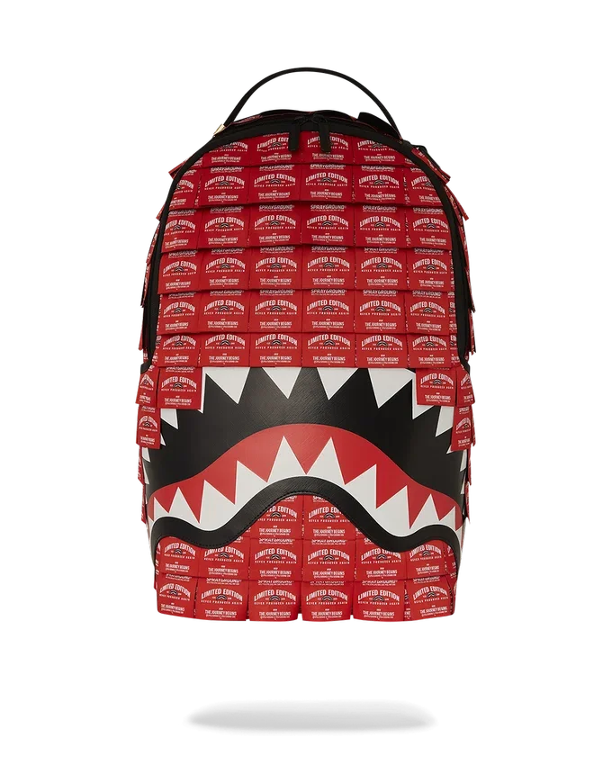 RUCSACUL SHARK DIN ETICHETE ȚESUTE