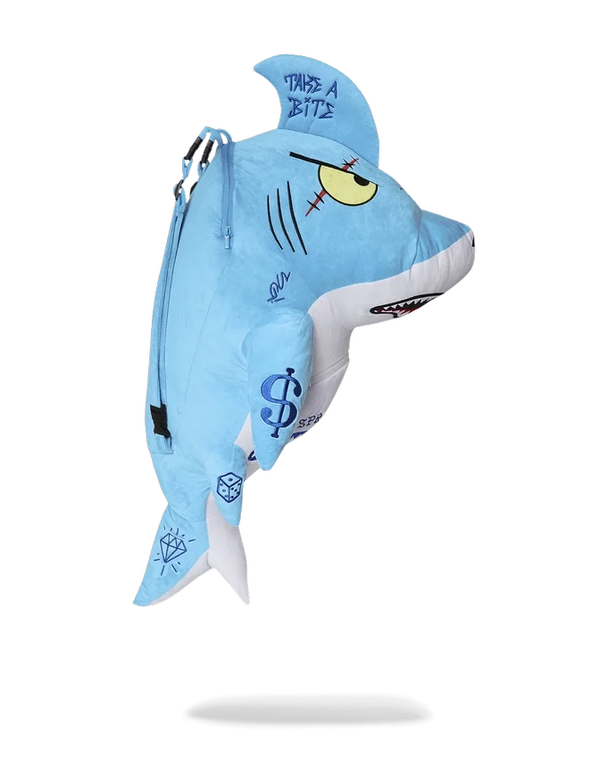 RUCSACUL „THE BIG SHARK”