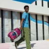 RUCSACURI COLABORARE SQUID GAME CU IMAGINEA BĂRBATULUI PE FAȚĂ ȘI A REZINĂTORULUI ROZ PE SPATE