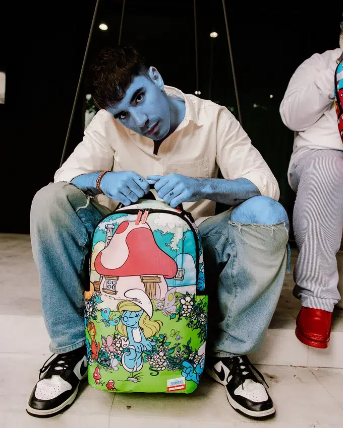 RUCSACURI SMURFS IN THE GARDEN