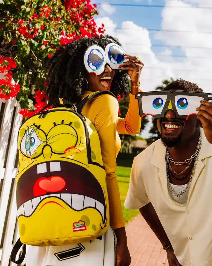RUCSACURI SPONGEBOB EYE POP CU OCHI DETASABILI