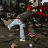 RUCSAK CU PERSONAJELE DIN „SHARKS IN PARIS” – SNEAKIN (DLXV)
