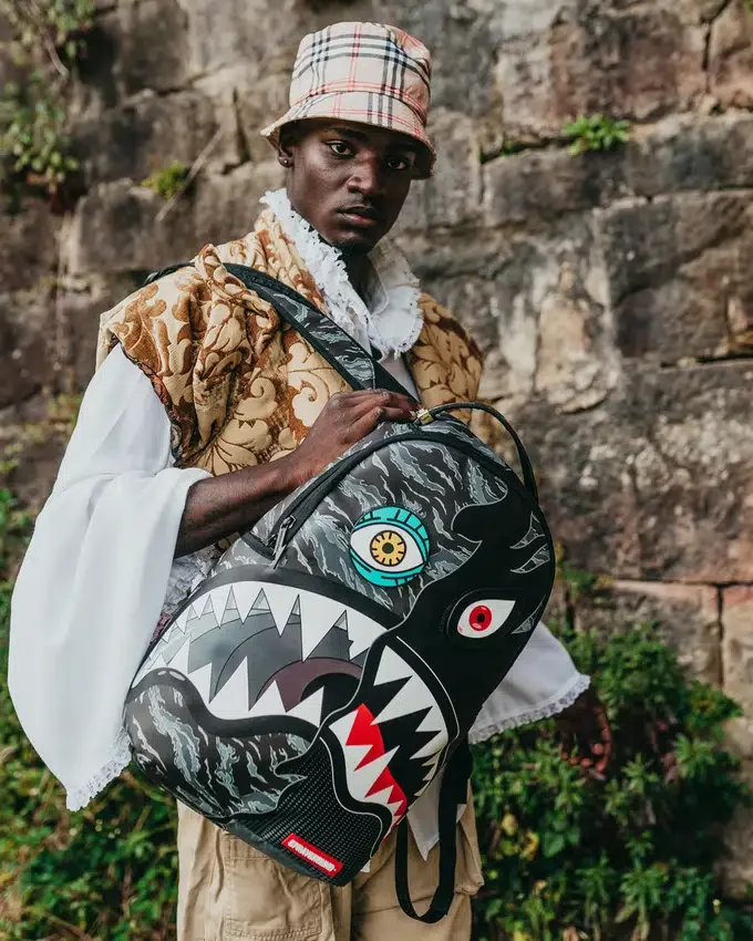 RUCSAK DAZED AND SHARK (DLXV)