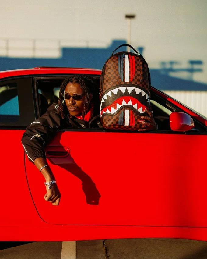 RUCSAK SHARKS IN PARIS GT