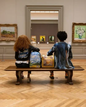 RUCSAKUL MET VAN GOGH „CÂMP DE GRÂU CU CIPRESI”