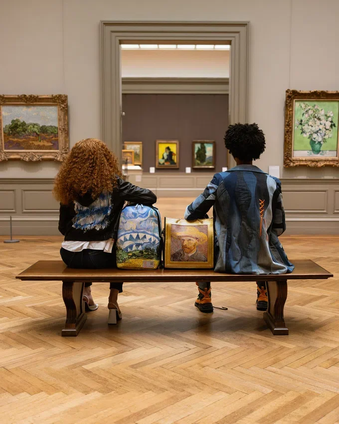 RUCSAKUL MET VAN GOGH „CÂMP DE GRÂU CU CIPRESI”