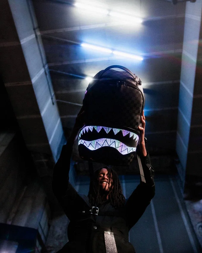 SHARK OPTICS – Rucsacuri cu spectacol de lumini