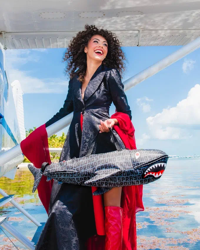 SHARKFINITY STEALTH PILOT GENȚĂ DE VOIAJ ÎN FORMĂ DE RECHIN