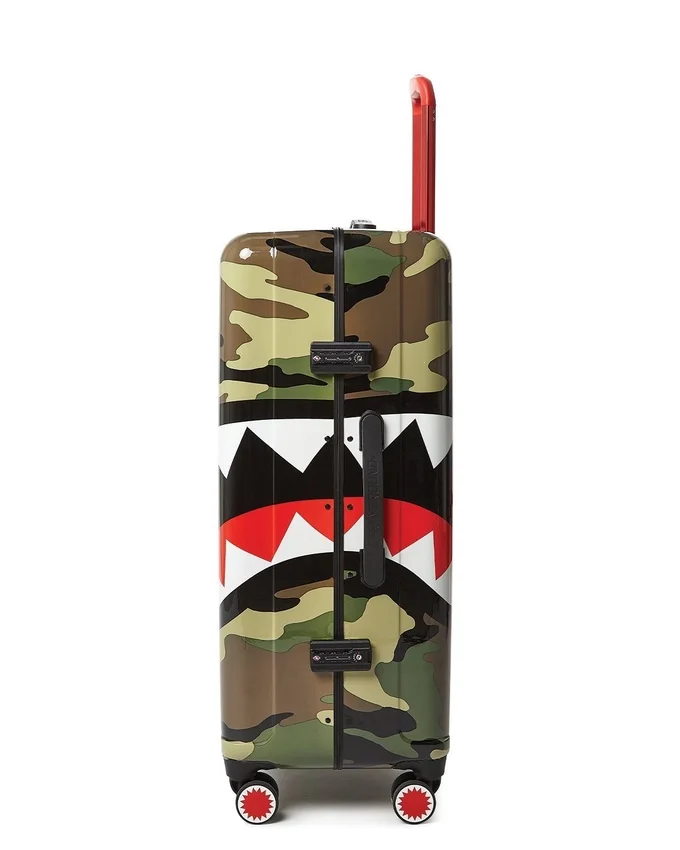 SHARKNAUTICS (Camo) 29,5” Bagaje de cală