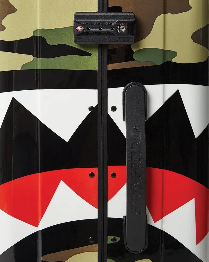 SHARKNAUTICS (Camo) 29,5” Bagaje de cală