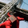 TAKEOVER THE THRONE ATTACHÉ HANDCUFF SERVIETE