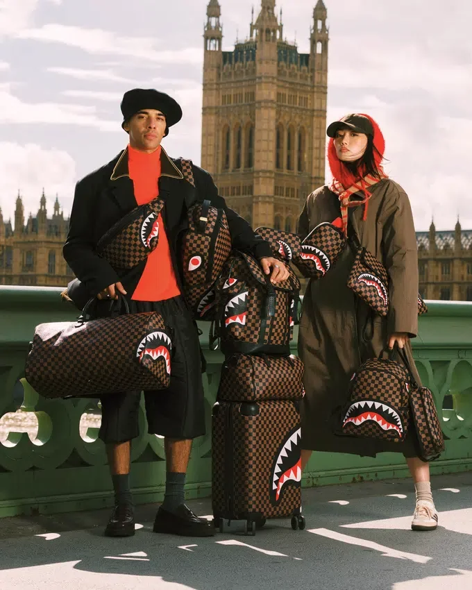 TRUSA DE GENȚI DE COSMETICE PRIVATE JET SHARK CLUB
